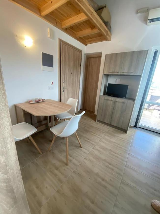 Theo Apartment 马拉希亚斯 外观 照片